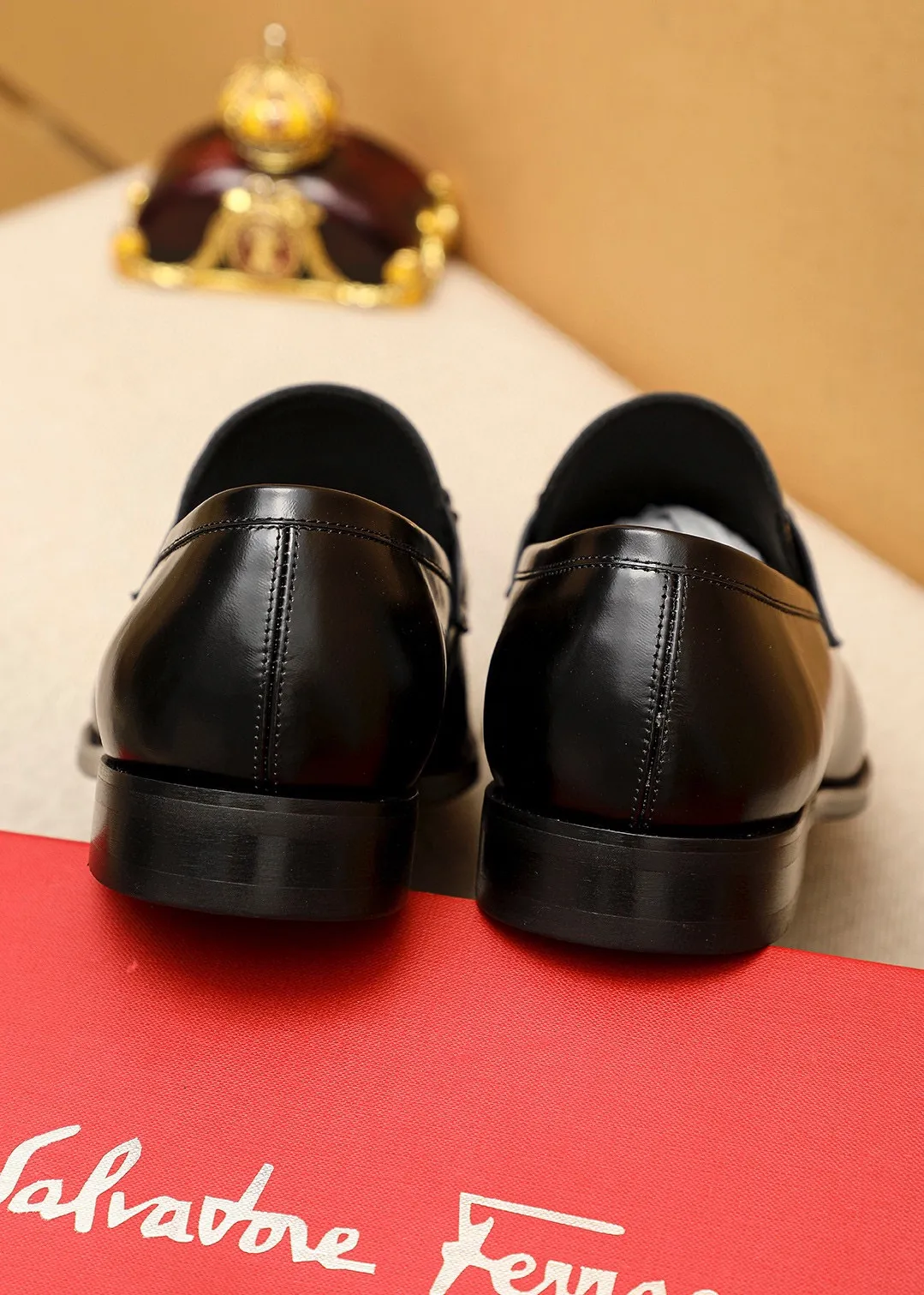 Men's shoes 💰480 💐 Product trademark: Ferragamo "Ferragamo" casual leather shoes Regular size: 38-44 (45.46🉑️customized) Product materials: Selected imported first-layer open-edge beaded cowhide leather upper + luxury hardware buckle, imported water-dyed cowhide leather lining. Strong three-dimensional visual effect, original rubber outsole Color: 1⃣️color optional